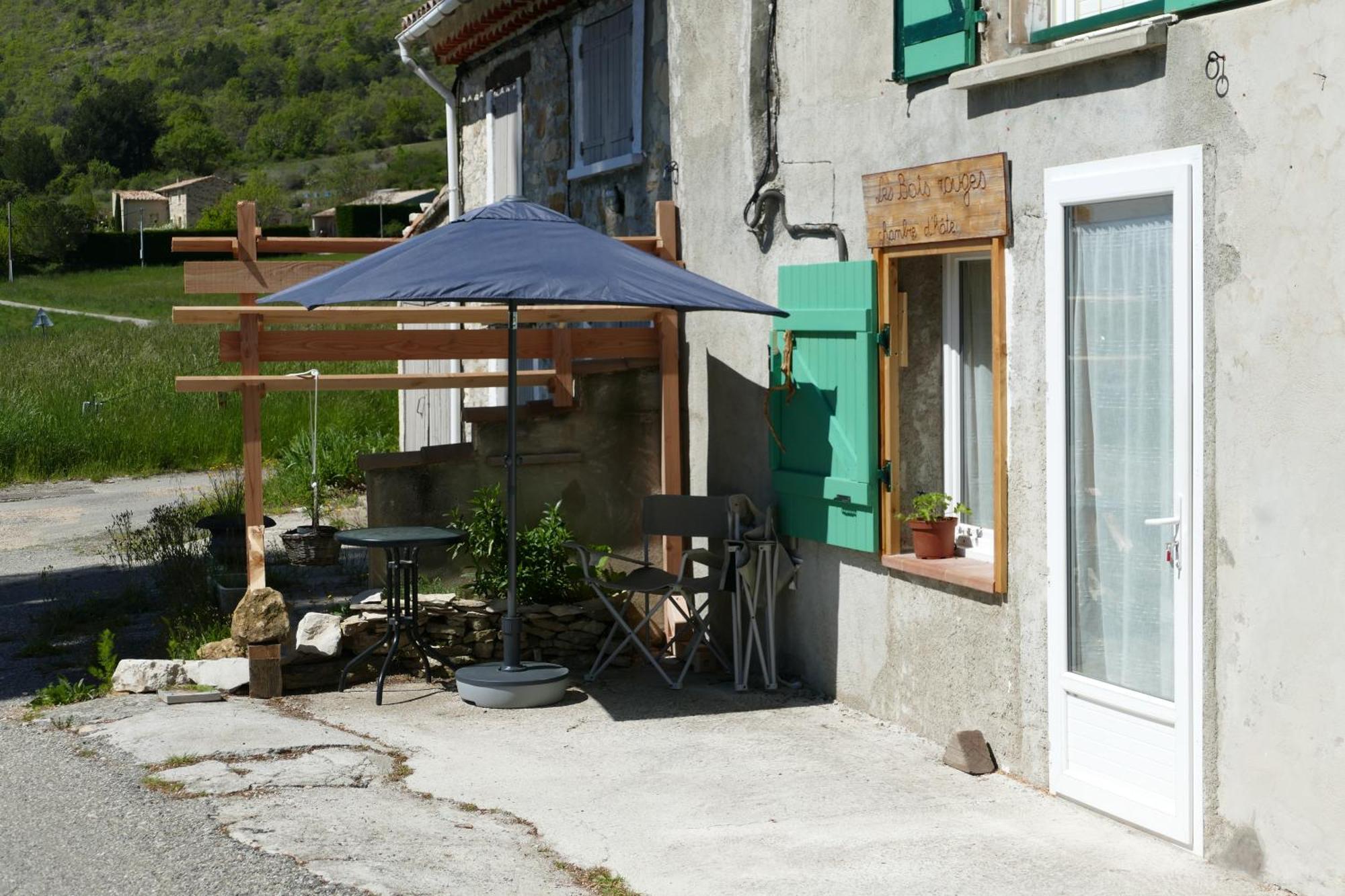 Bed and Breakfast Les Bois Rouges La Rochegiron Zewnętrze zdjęcie